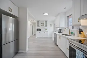 Sunny Spacious 2BR Suite | Free Parking - Image 4