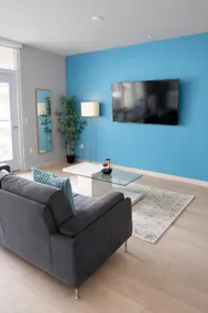 DTLA Modern 1BR • 2 Beds•Parking•Pool•Balcony - Image 5