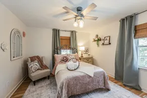 Kelbrook Cottage — Your Chic Woodline Getaway! - Image 4