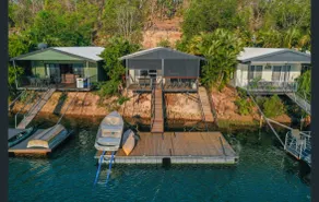 Tranquil Cottage on the Lake - Image 2
