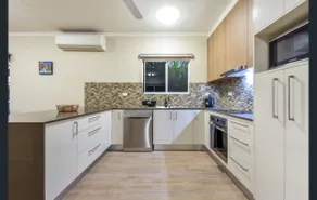 Tranquil Cottage on the Lake - Image 3