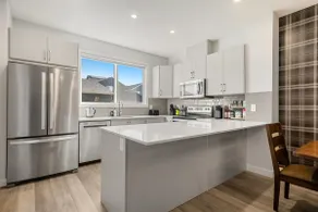 Luxurious 4BR Home | Near Banff | YYC | Garage| AC - Image 4