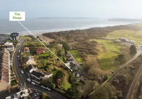 Tenby South Beach Hideaway with Parking - Image 2