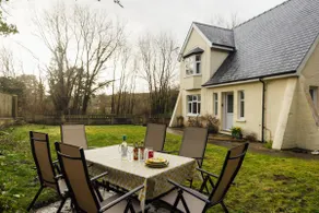 Tenby South Beach Hideaway with Parking - Image 3