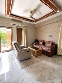 Golden Cherry: Luxury Stay, 3km:-Airport & Railway - Image 2