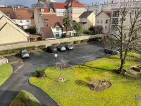 Maisons-Alfort Downtown Apartment - Image 5