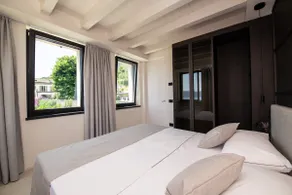 Elegant duplex with private Spa pool and lake view - Image 5