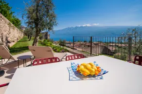 Elegant duplex with private Spa pool and lake view - Image 4
