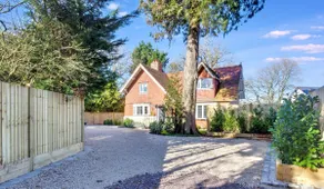 Victorian Gatehouse | Sleeps 11 | Garden & Parking - Image 2