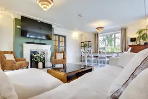 Victorian Gatehouse | Sleeps 11 | Garden & Parking - Image 3