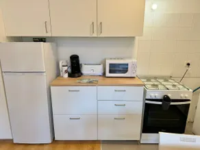 Spacious 2-room apartment - Free parking - Image 4
