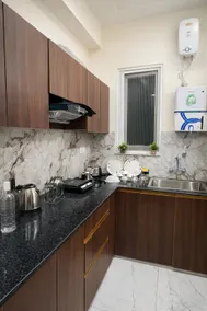 Iron & Oaks-Luxe 1BHK with Mountain view I Tapovan - Image 5