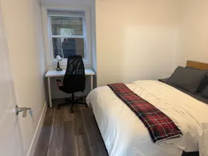A Stylish New 2BR 1 Bath 5 mins Metrotown - Image 2