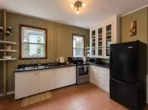 Olive’s Executive Victorian Apartment – Amherst - Image 4