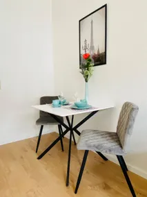 Modern apartment with a central location - Image 4