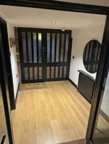Renovated Apartment In Medieval Building in King's Lynn Centre. - Image 5