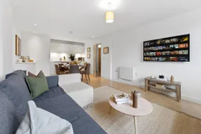 Comfortable 1 bed apartment Sleeps 6 Free Parking - Image 2