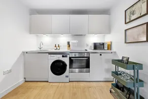 Comfortable 1 bed apartment Sleeps 6 Free Parking - Image 5