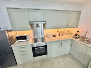 The City Hideout 3 BED With Free Parking And Patio - Image 5