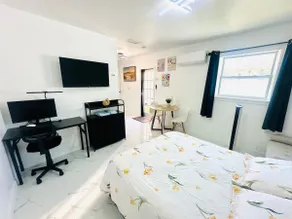 Cozy Private Studio with Hot Tub and Workspace Near Gulf Beaches - Image 5