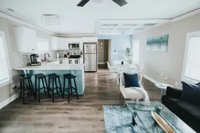 8 Min Walk to RiverWalk, Modern Newly Built Home - Image 3