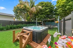 78 Tropical soak - Image 3