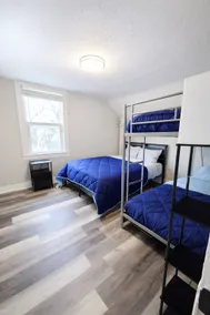 Sleeps 10 | Near Lake/ Downtown | 5 Miles from EAA - Image 4