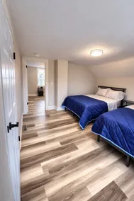 Sleeps 10 | Near Lake/ Downtown | 5 Miles from EAA - Image 3