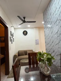 Stayo | Cozy Comfort Near Metro - Image 5