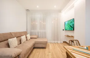 Luxe Urban Retreat · Private Patio · Aerothermics - Image 3