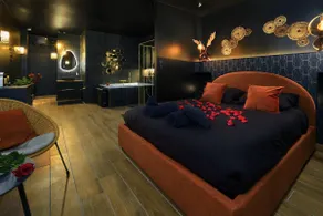 The Black Bubble * Charming Suite & Spa - Image 2