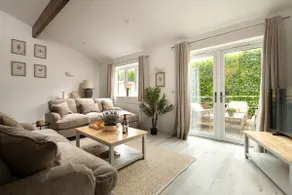 Epsom - Cosy Stay in the Cotswolds - Image 4