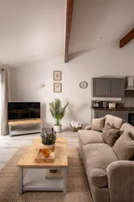 Epsom - Cosy Stay in the Cotswolds - Image 2