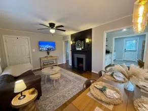 Pinehill Stay | King Bed • Fast WiFi • Midtown - Image 2