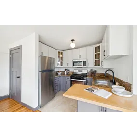 Private Guesthouse with Kitchen + Bath+Garden+BBQ - Image 4