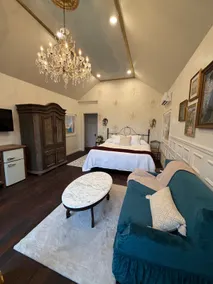 The Little Château - Image 2