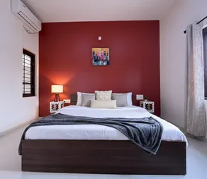 MYS- Regal Haus: Luxurious 3BHK, 50"TV - Image 2