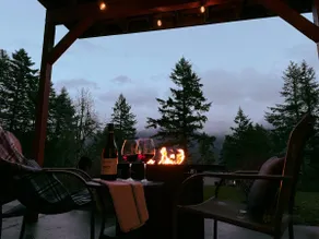 Gorge Landing Spot: Walk to Pubs, Retreat to Trees - Image 4