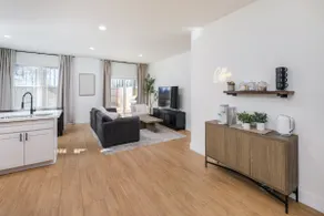 1500 sqf | 65” TV | Fire Pit | Pet friendly - Image 2