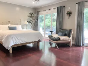 Guest Suite/Private Entrance/On the Hill - Image 2