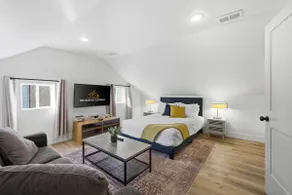 Brewers Hill 4BR/2BA | Sleeps12 | Near Fiserv | AC - Image 4