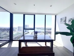 2B apartment stunning Lake view walk to Westfield - Image 2