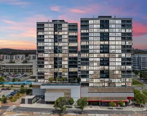 2B apartment stunning Lake view walk to Westfield - Image 3