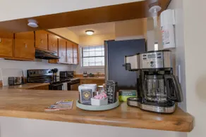 Near Marina & Downtown | King Bed | Sleeps 8 - Image 5