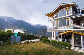 Arcadia | 4BR Drive-In Cottage with Mountain View - Image 2