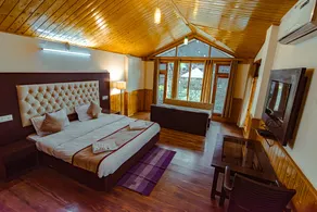 Arcadia | 4BR Drive-In Cottage with Mountain View - Image 3