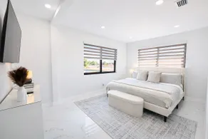 Luxury 1 King BR Retreat near Calle Ocho - Image 4
