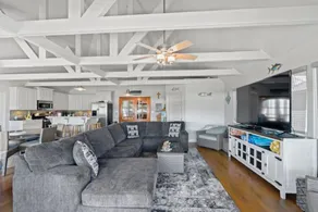 Spacious 5-bedroom house with Waterfront access! - Image 4