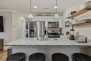 Chic Modern Newton Retreat Steps to Downtown - Image 4