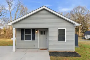 Chic Modern Newton Retreat Steps to Downtown - Image 2